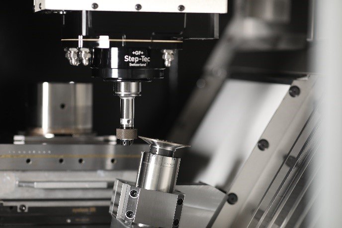Reduced manufacturing process time thanks to new hybrid solution available on the Mikron MILL S/X (U) for Milling and Grinding